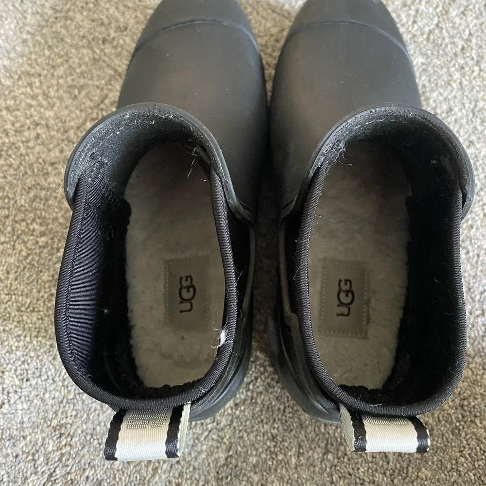 UGG Rain Chelsea Ankle Boots Sz 10M Black Waterproof Lug Sole Garden Outdoor